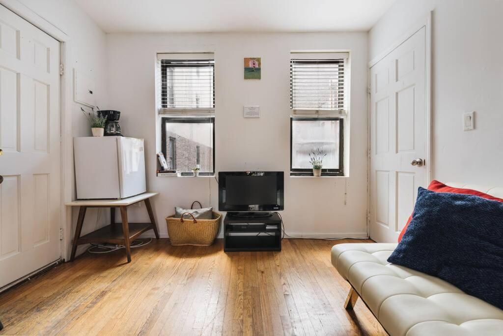 East Village Townhouse New York City Exterior photo